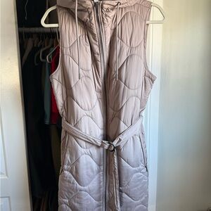 Zella Quilted Sleeveless Jacket in Light Taupe